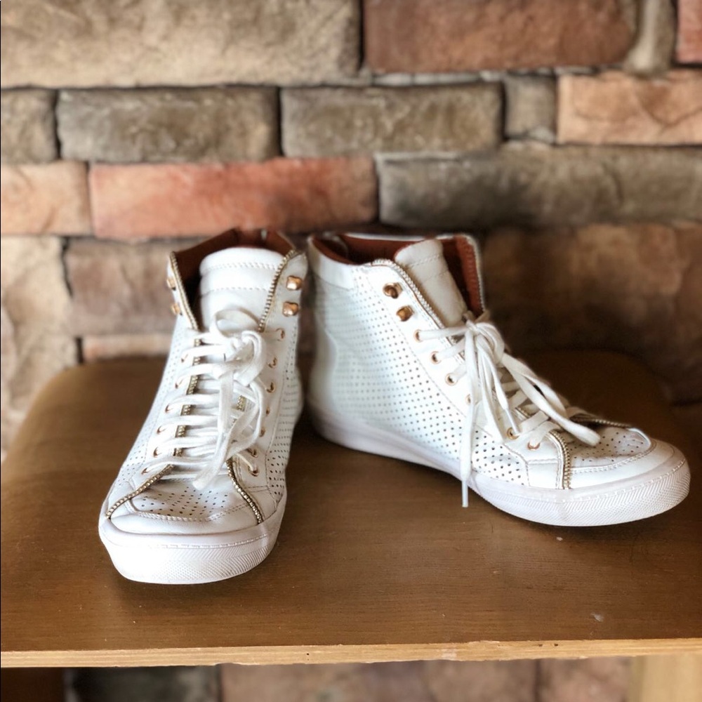 White bootie flats, really good condition